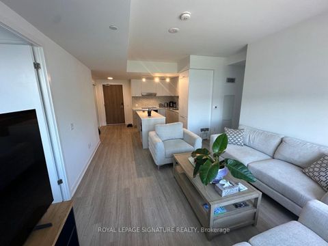 Photo 1 at 222 - 8188 Yonge Street, Uplands, Vaughan