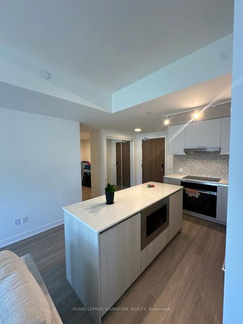 Photo 4 at 222 - 8188 Yonge Street, Uplands, Vaughan