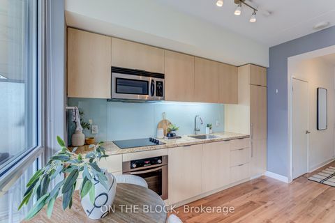 Photo 9 at 616 - 478 King Street W, Waterfront Communities C1, Toronto