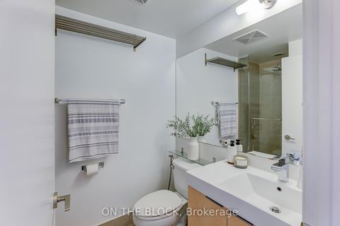 Photo 15 at 616 - 478 King Street W, Waterfront Communities C1, Toronto