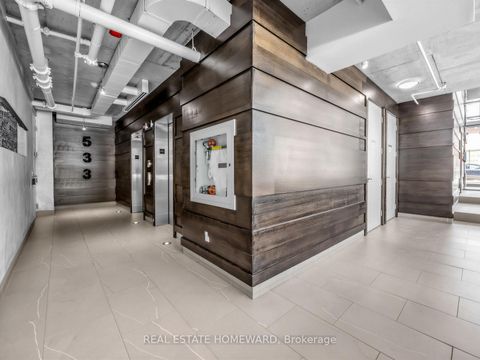 Photo 3 at 706 - 533 Richmond Street W, Waterfront Communities C1, Toronto