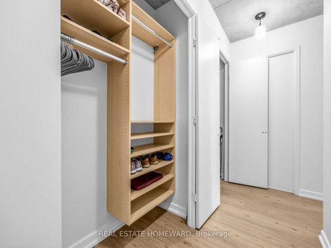 Photo 4 at 706 - 533 Richmond Street W, Waterfront Communities C1, Toronto