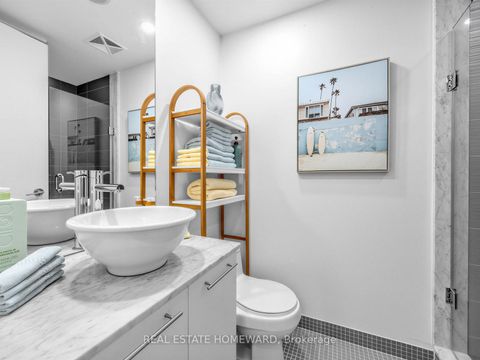 Photo 5 at 706 - 533 Richmond Street W, Waterfront Communities C1, Toronto