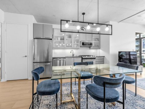 Photo 8 at 706 - 533 Richmond Street W, Waterfront Communities C1, Toronto