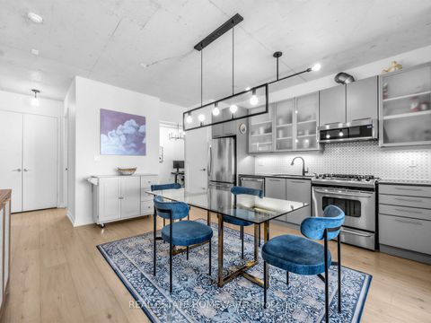 Photo 10 at 706 - 533 Richmond Street W, Waterfront Communities C1, Toronto