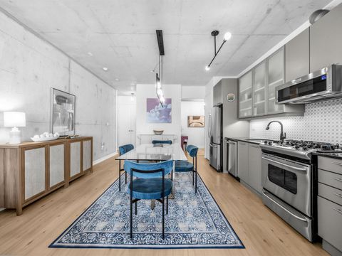 Photo 11 at 706 - 533 Richmond Street W, Waterfront Communities C1, Toronto