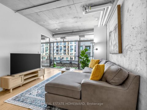Photo 14 at 706 - 533 Richmond Street W, Waterfront Communities C1, Toronto