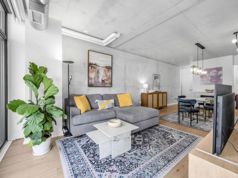 Photo 15 at 706 - 533 Richmond Street W, Waterfront Communities C1, Toronto