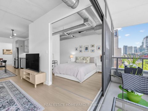 Photo 16 at 706 - 533 Richmond Street W, Waterfront Communities C1, Toronto