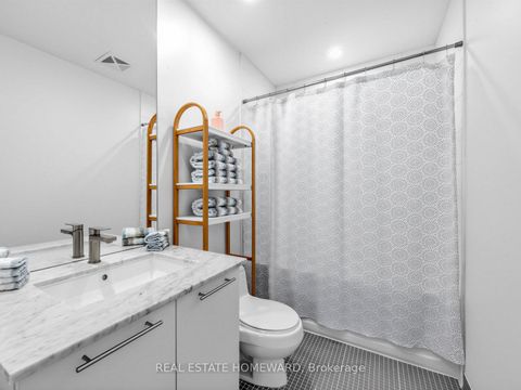 Photo 19 at 706 - 533 Richmond Street W, Waterfront Communities C1, Toronto