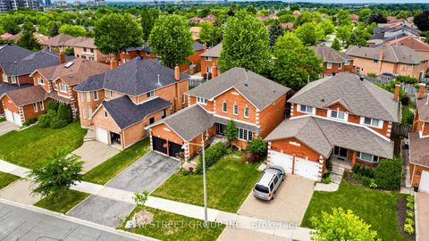 Photo 1 at 26 Kew Gardens, Doncrest, Richmond Hill