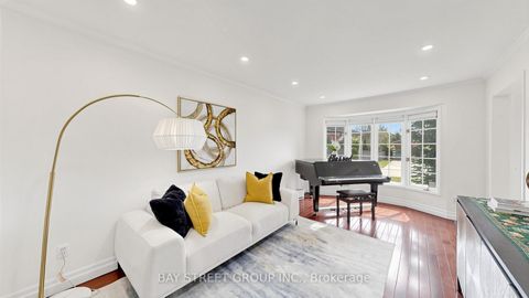 Photo 2 at 26 Kew Gardens, Doncrest, Richmond Hill