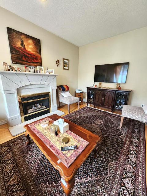 Photo 2 at 25 Lord  Nelson Court, Rouge Woods, Richmond Hill
