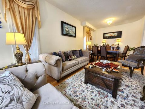 Photo 4 at 25 Lord  Nelson Court, Rouge Woods, Richmond Hill