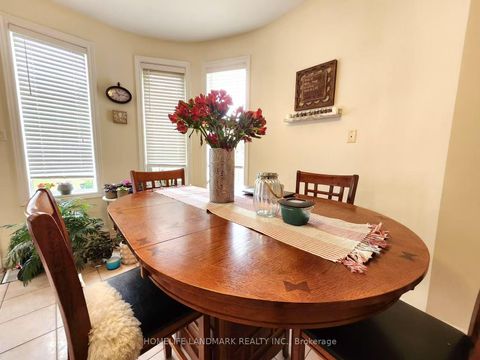 Photo 5 at 25 Lord  Nelson Court, Rouge Woods, Richmond Hill