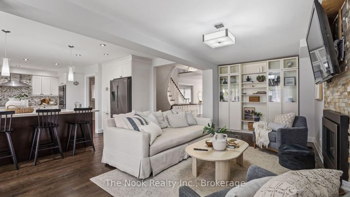 Photo 11 at 938 Wetherby Lane, Rathwood, Mississauga