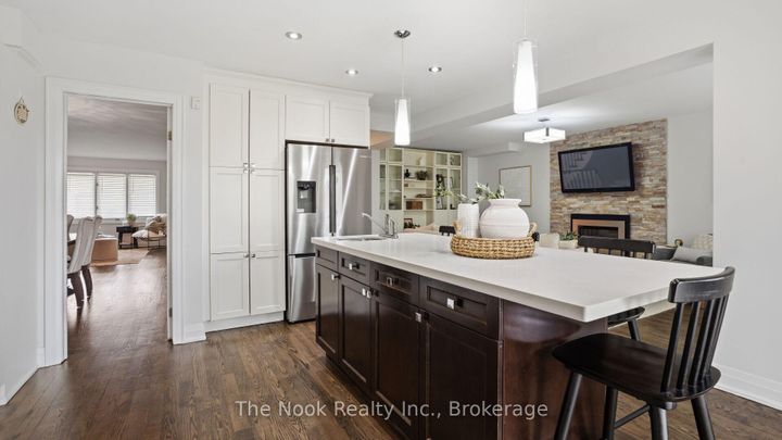 Photo 13 at 938 Wetherby Lane, Rathwood, Mississauga
