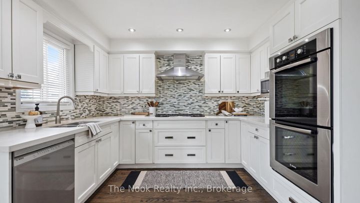 Photo 14 at 938 Wetherby Lane, Rathwood, Mississauga