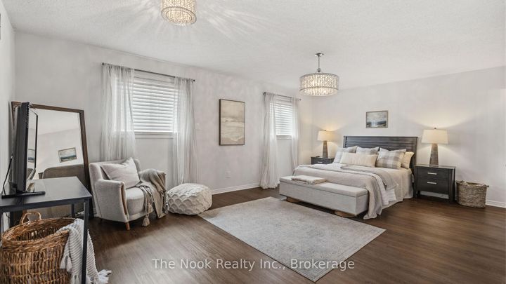 Photo 16 at 938 Wetherby Lane, Rathwood, Mississauga