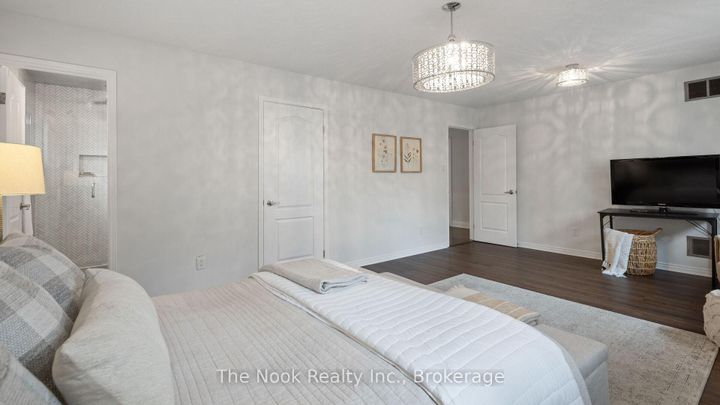 Photo 18 at 938 Wetherby Lane, Rathwood, Mississauga