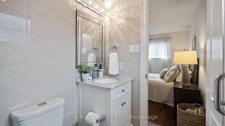 Photo 20 at 938 Wetherby Lane, Rathwood, Mississauga