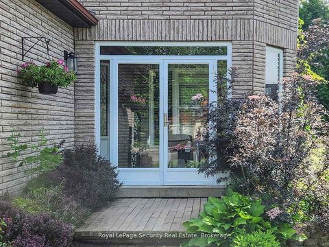 Photo 1 at 122 Browning Trail, Letitia Heights, Barrie
