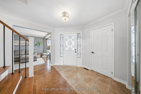 Photo 4 at 122 Browning Trail, Letitia Heights, Barrie