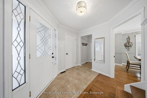 Photo 5 at 122 Browning Trail, Letitia Heights, Barrie