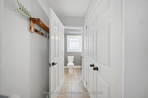 Photo 6 at 122 Browning Trail, Letitia Heights, Barrie