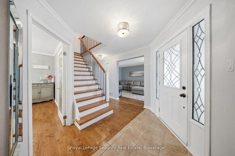 Photo 7 at 122 Browning Trail, Letitia Heights, Barrie