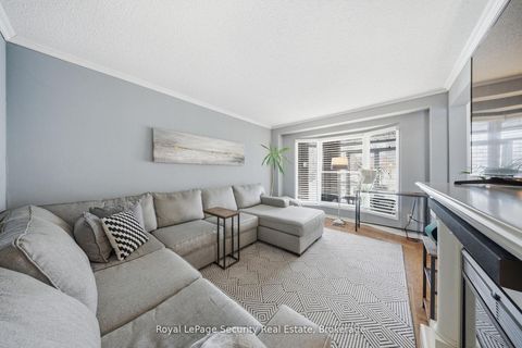 Photo 9 at 122 Browning Trail, Letitia Heights, Barrie