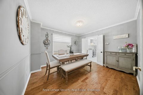 Photo 11 at 122 Browning Trail, Letitia Heights, Barrie