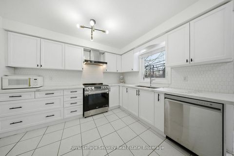 Photo 12 at 122 Browning Trail, Letitia Heights, Barrie