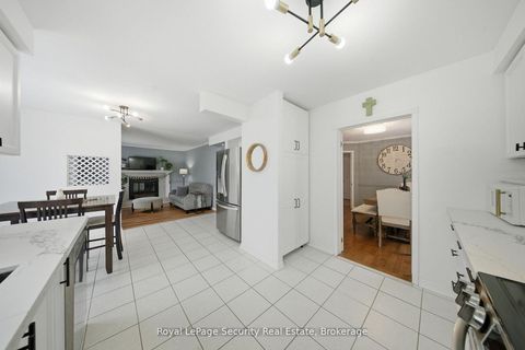 Photo 13 at 122 Browning Trail, Letitia Heights, Barrie