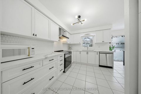 Photo 14 at 122 Browning Trail, Letitia Heights, Barrie