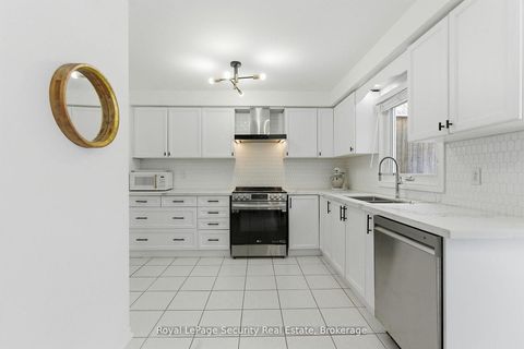 Photo 15 at 122 Browning Trail, Letitia Heights, Barrie