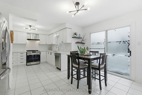 Photo 16 at 122 Browning Trail, Letitia Heights, Barrie