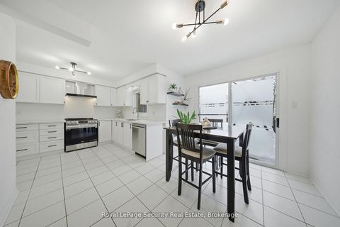Photo 17 at 122 Browning Trail, Letitia Heights, Barrie