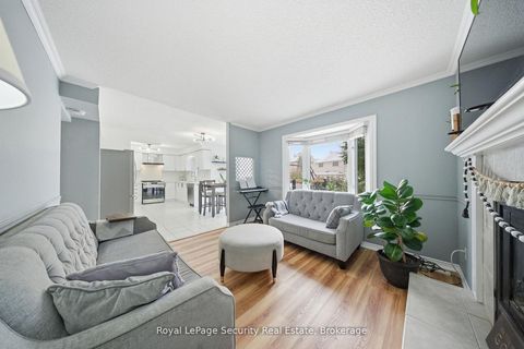 Photo 18 at 122 Browning Trail, Letitia Heights, Barrie