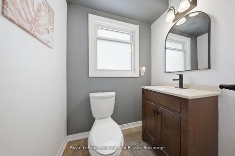 Photo 21 at 122 Browning Trail, Letitia Heights, Barrie