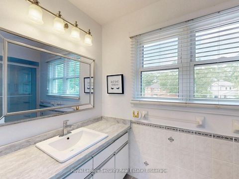 Photo 25 at 122 Browning Trail, Letitia Heights, Barrie