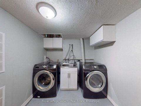 Photo 34 at 122 Browning Trail, Letitia Heights, Barrie