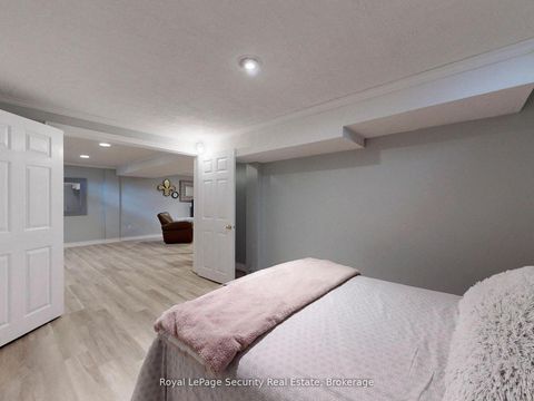 Photo 37 at 122 Browning Trail, Letitia Heights, Barrie