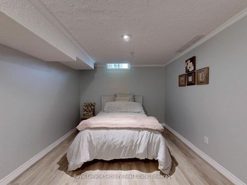 Photo 38 at 122 Browning Trail, Letitia Heights, Barrie