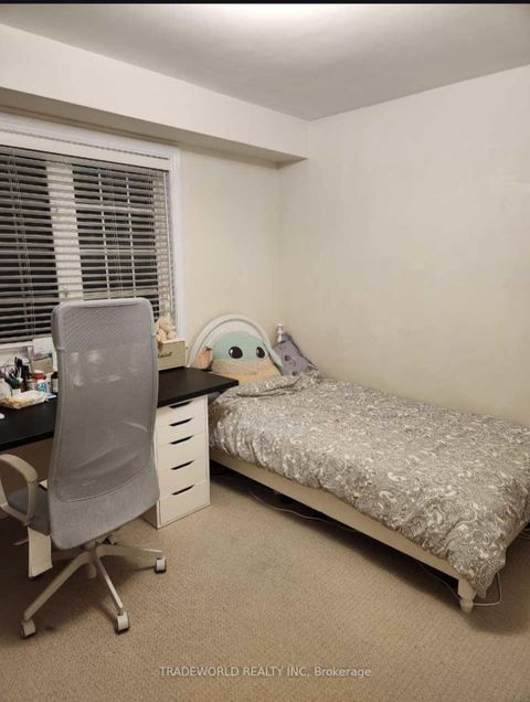 Photo 7 at 2 Hayes Lane, Willowdale East, Toronto