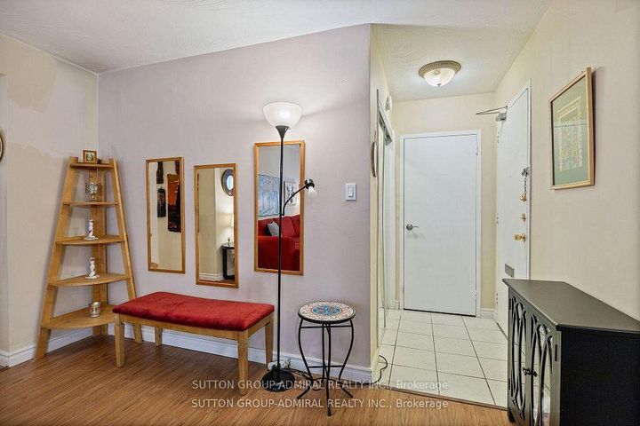 Photo 3 at 406 - 825 Kennedy Road N, Ionview, Toronto