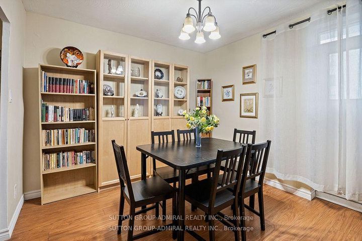 Photo 10 at 406 - 825 Kennedy Road N, Ionview, Toronto