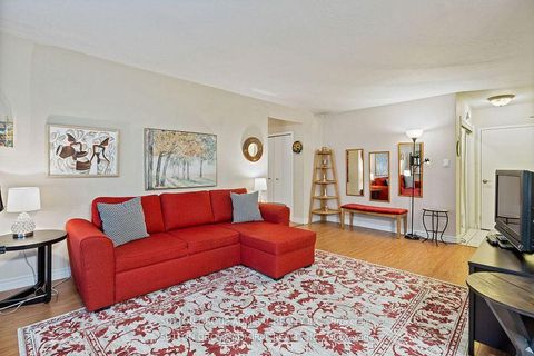 Photo 7 at 406 - 825 Kennedy Road N, Ionview, Toronto
