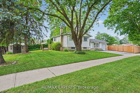 Photo 2 at 32 Oak Court, Aurora Village, Aurora