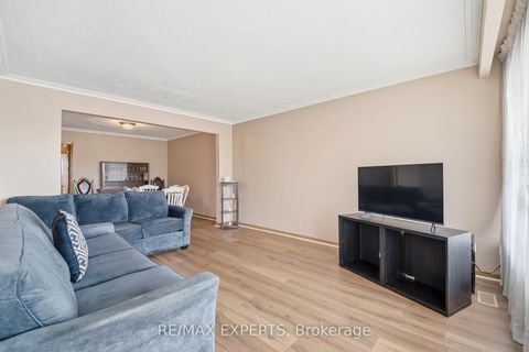 Photo 5 at 302 Hullmar Drive, Black Creek, Toronto